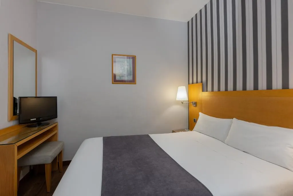 DOUBLE SINGLE USE STANDARD Room, Lyon, Barcelona