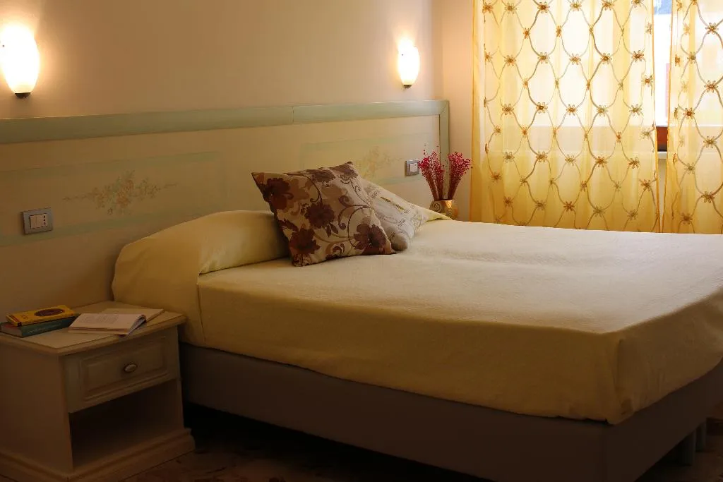 Room, Le Case Della Costa, Naples