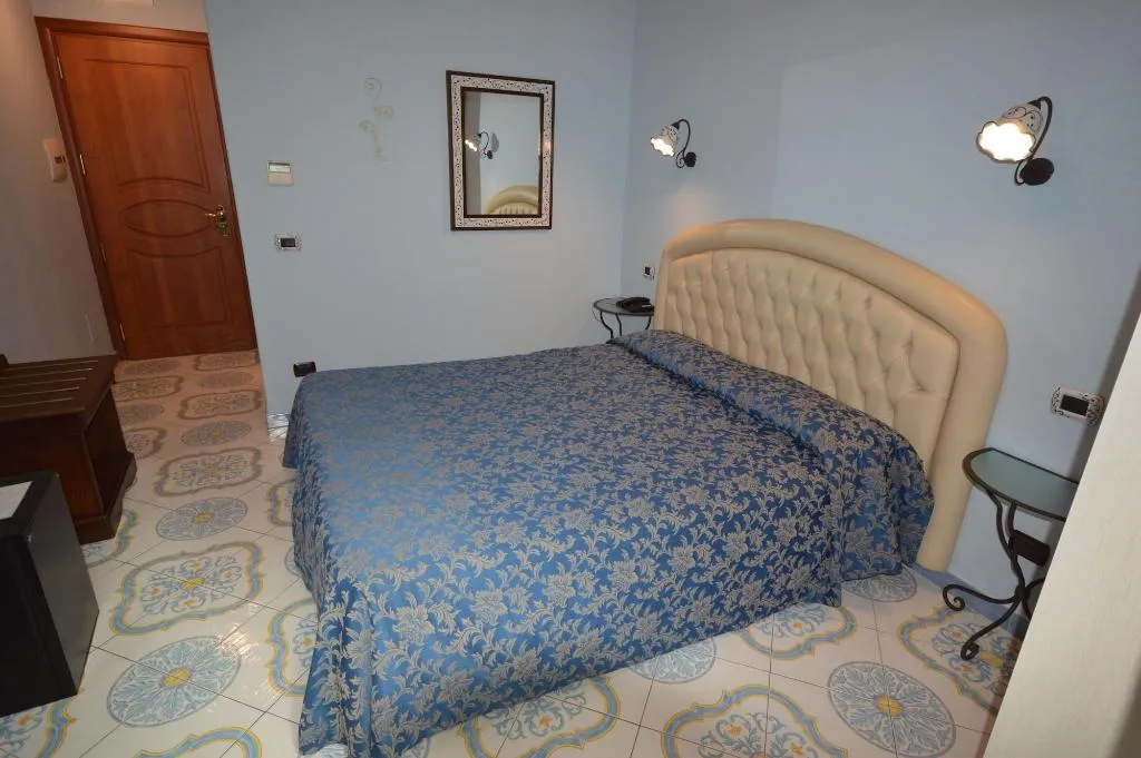 Room, B&B Palazzo Pisani, Naples