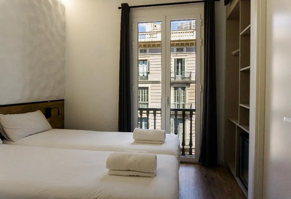 TWIN CITY VIEW TWO BEDS Room, Fontanella Green House, Barcelona