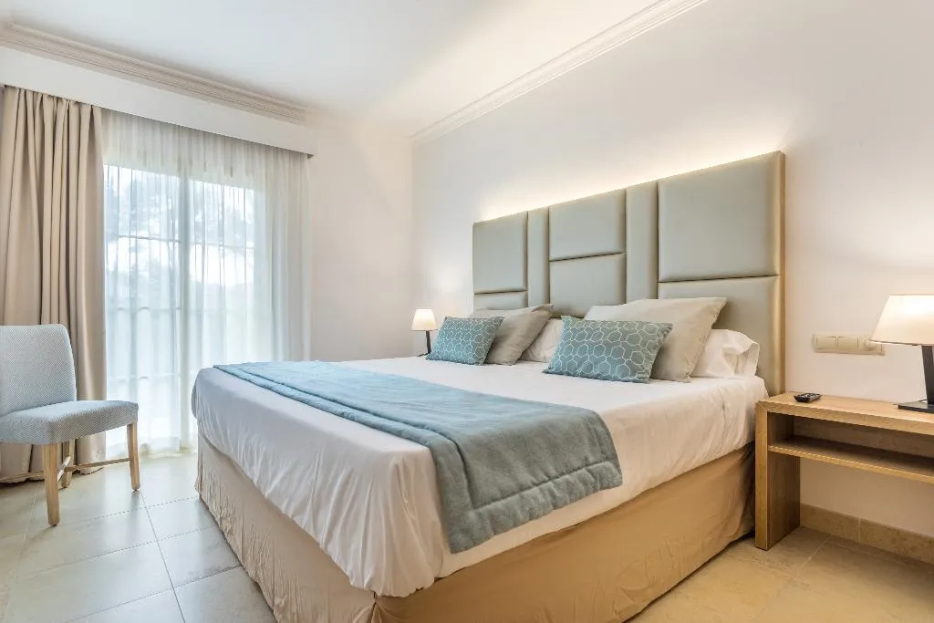APARTMENT WITH TERRACE Room, Zafiro Mallorca, Majorca
