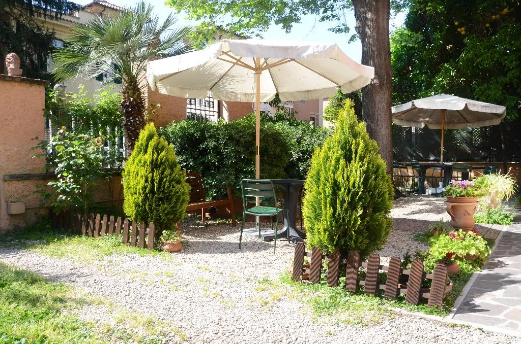 Terrace, A Vinicius Et Mita, Rome