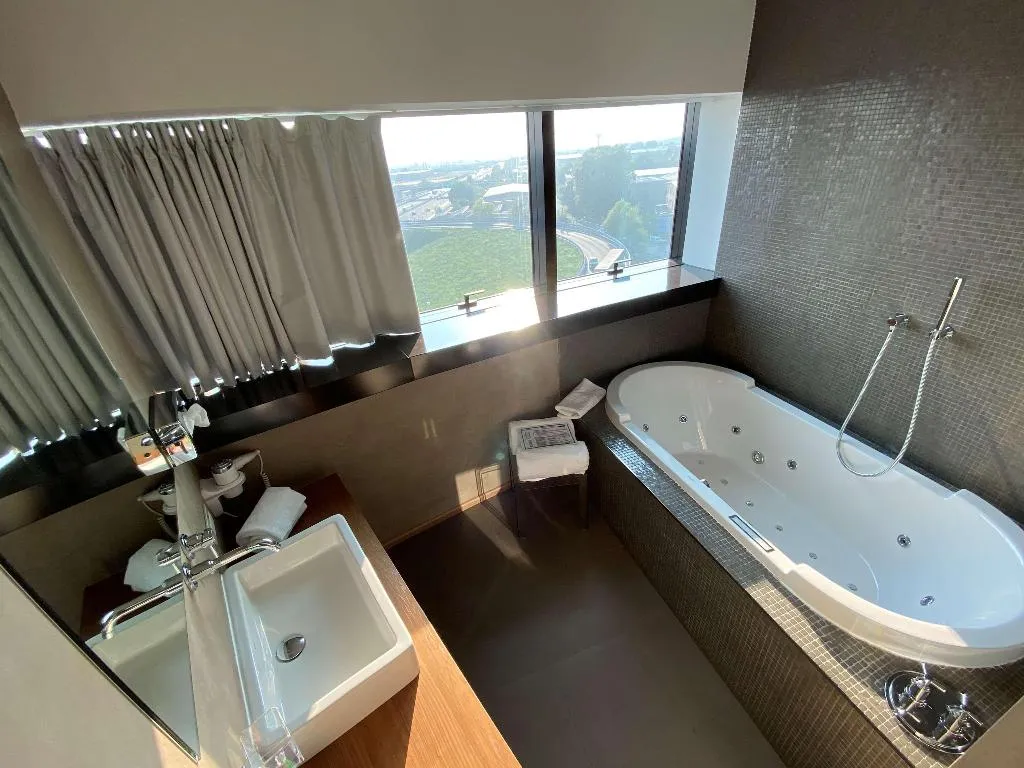 JUNIOR SUITE PRESTIGE Room, Devero Hotel & Spa, BW Signature Collection, Milan