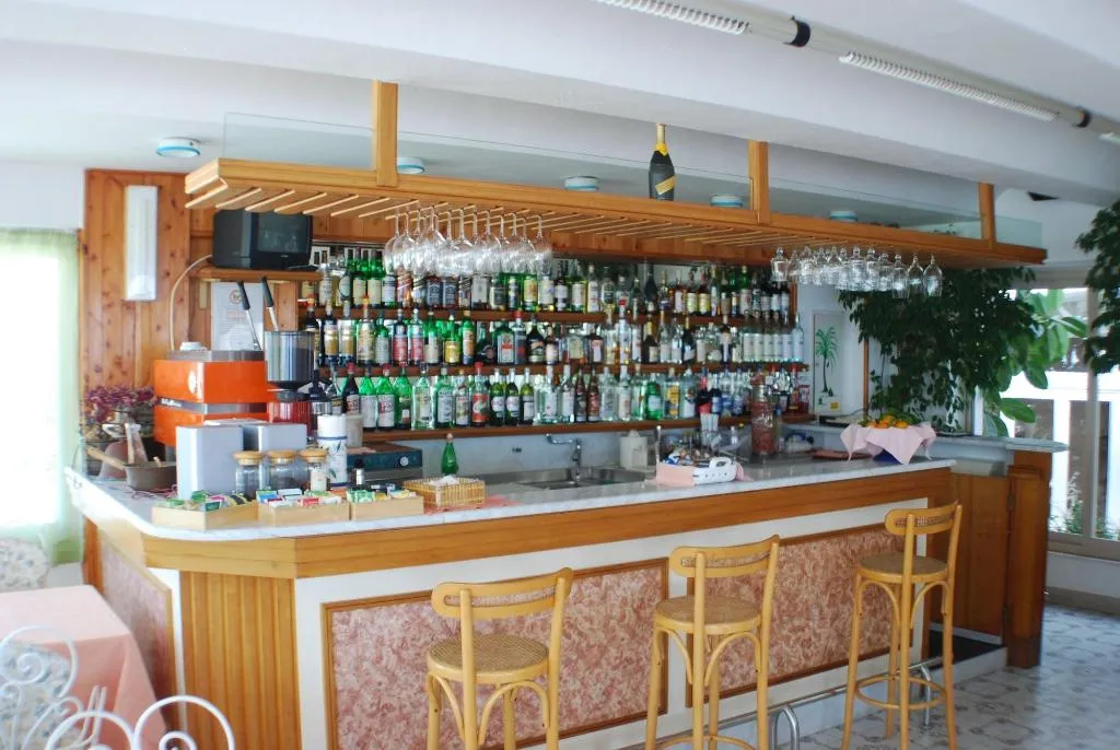 Bar, La Palma, Naples