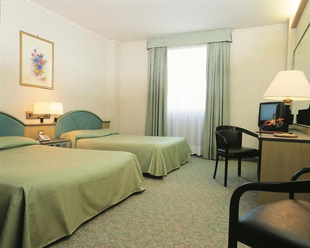 Room, Antony, Venice
