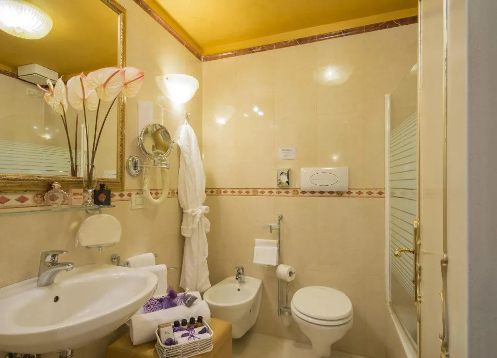 SINGLE CANAL VIEW Room, Becher, Venice