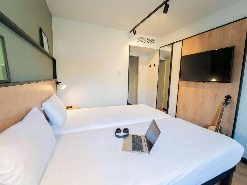 TWIN SUPERIOR Room, Ibis Guimaraes, Porto