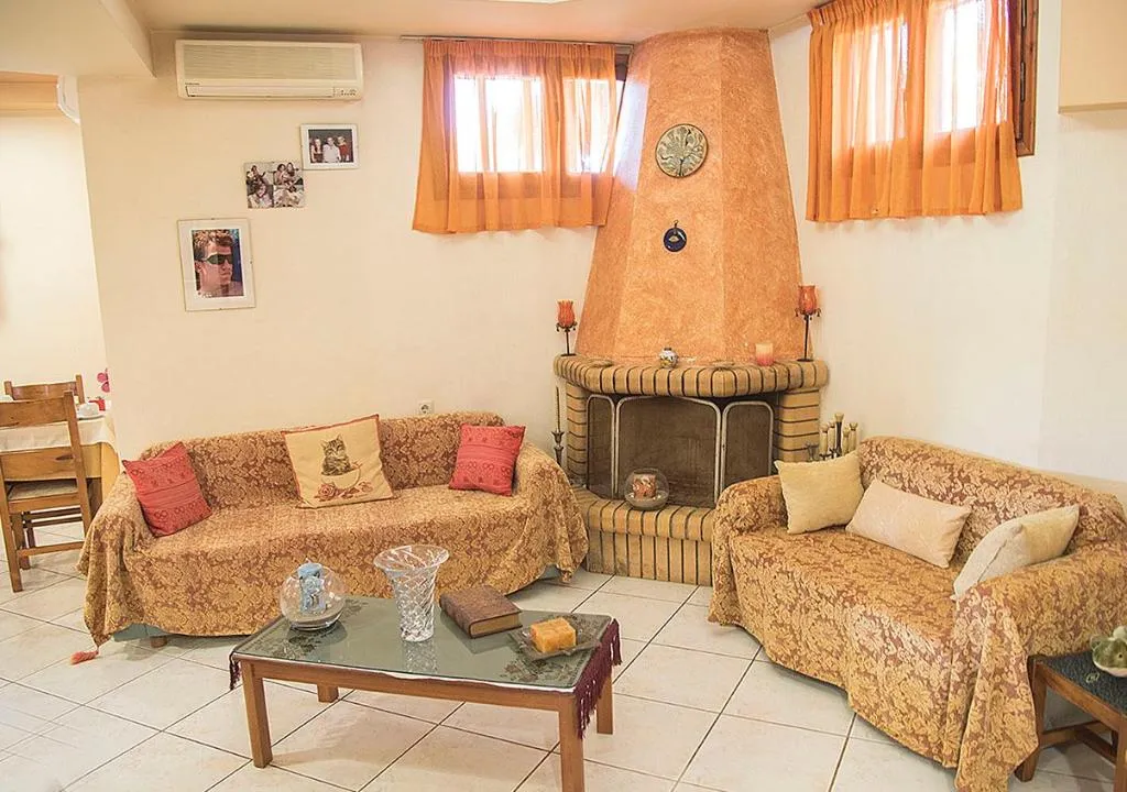 Lobby, Megim, Crete