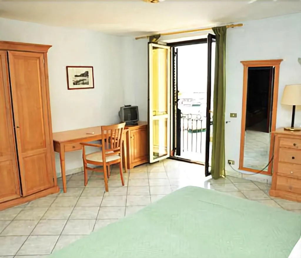 Room, L'Approdo, Naples