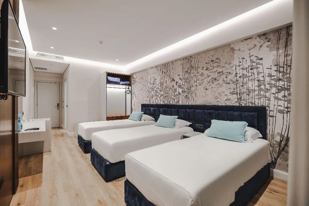 TRIPLE SEA VIEW WITH BALCONY Room, Hotel Oasis, Southern Albania