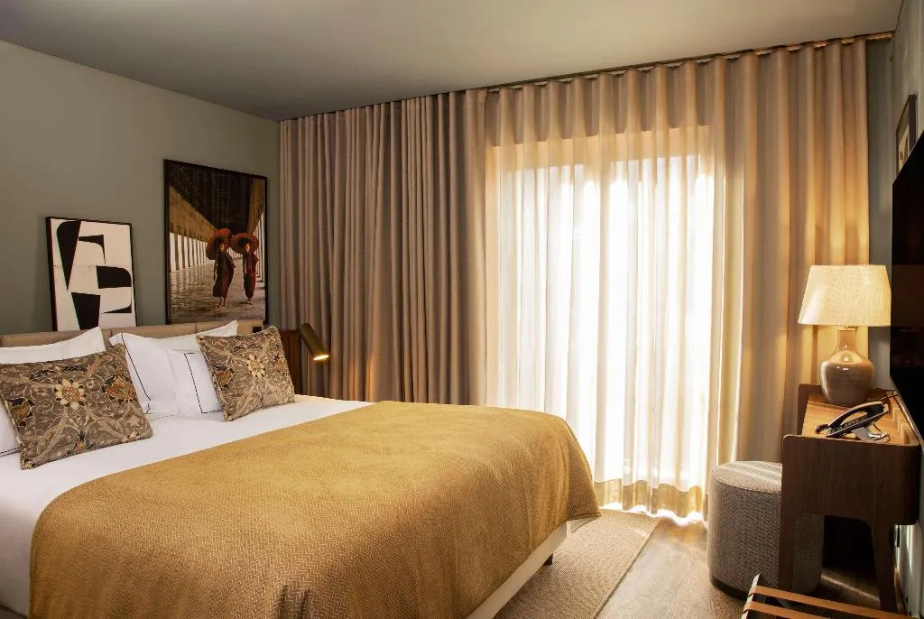 SUITE KING SIZE BED Room, Fontinha Porto A Trademark Collection By Wyndham, Porto