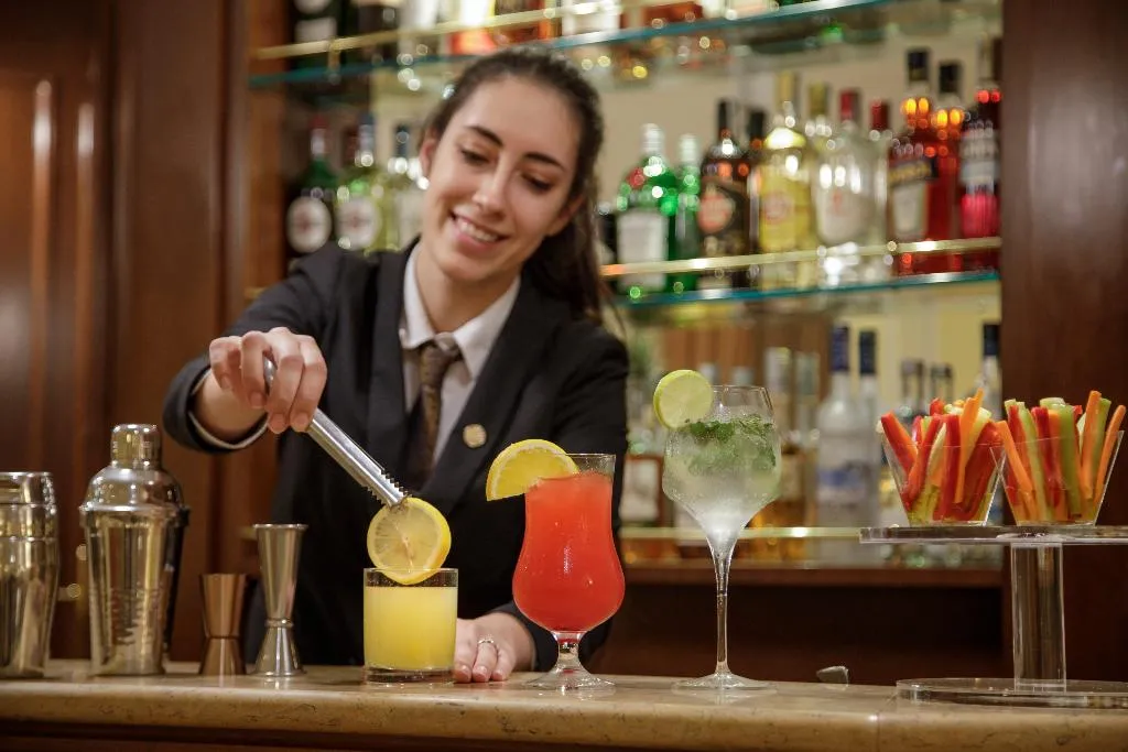 Bar, Donna Laura Palace, Rome