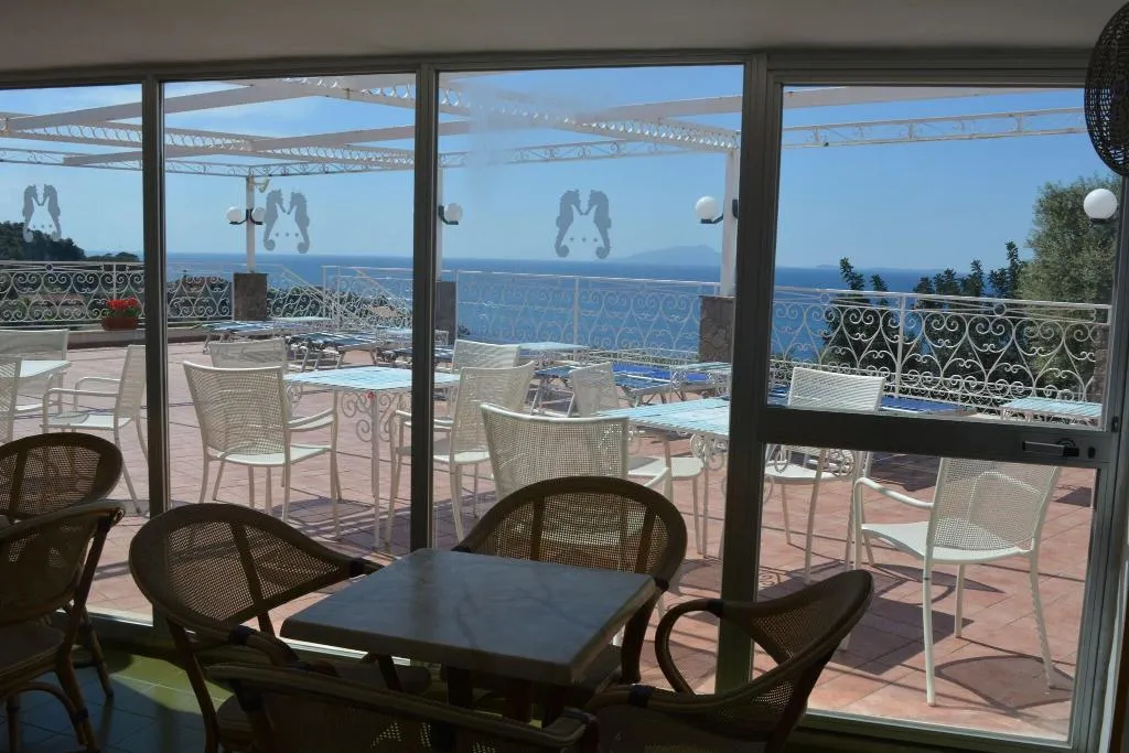 General view, Dania, Naples