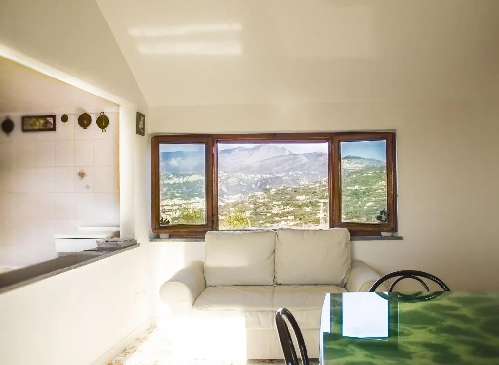 Room, Villa De Angelis, Naples