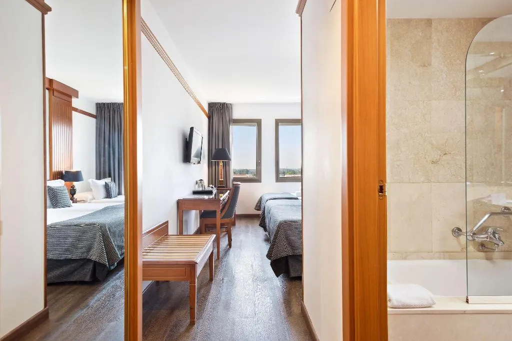 TRIPLE STANDARD Room, Best Western Premier CMC Girona, Costa Brava