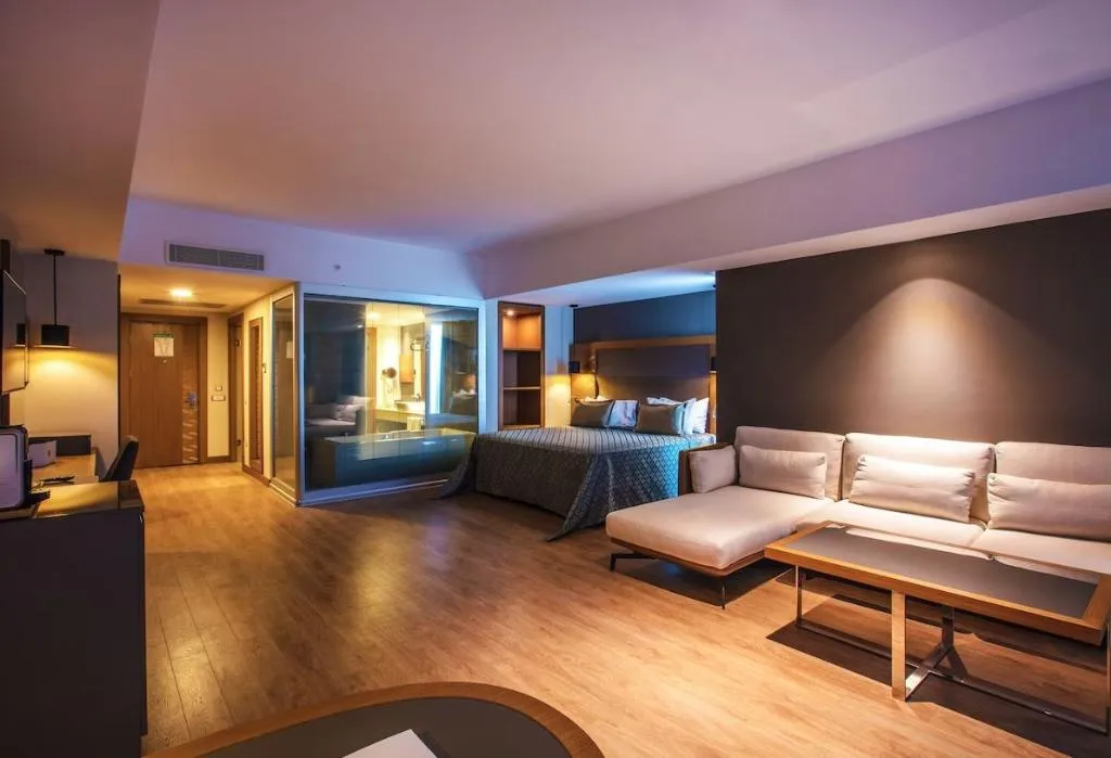 SUITE DELUXE SEA VIEW WITH BALCONY Room, Liberty Kusadasi, Izmir