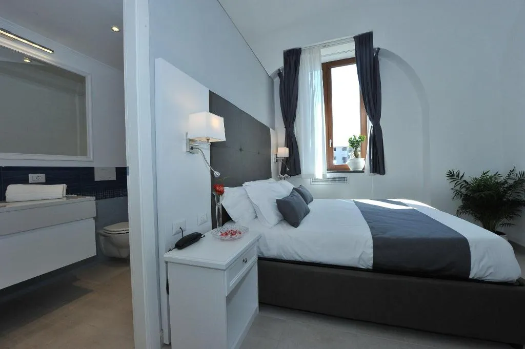 Room, SorrentoBay, Naples