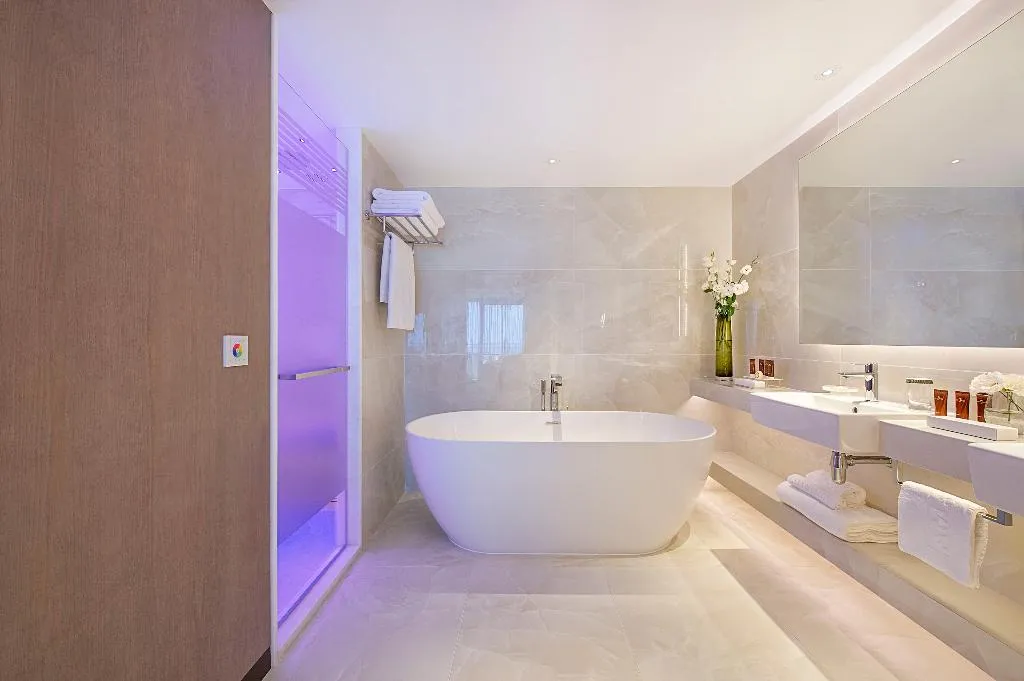 SUITE LUXURY SEA VIEW Room, Amathus Beach Hotel Limassol, Cyprus