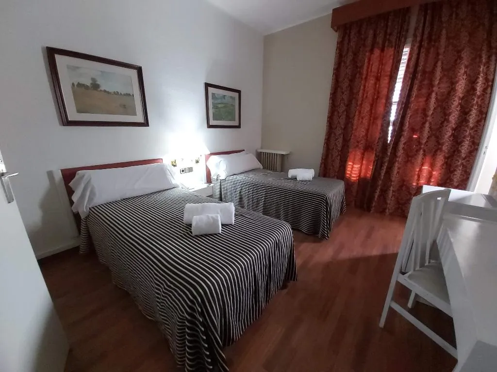 TWIN STANDARD Room, El Castell Hotel, Barcelona