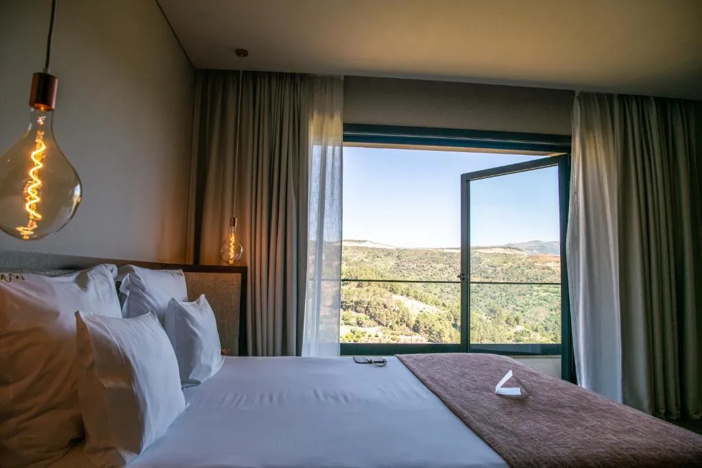 DOUBLE DELUXE WITH VIEWS Room, MW Douro & Wine SPA, Porto