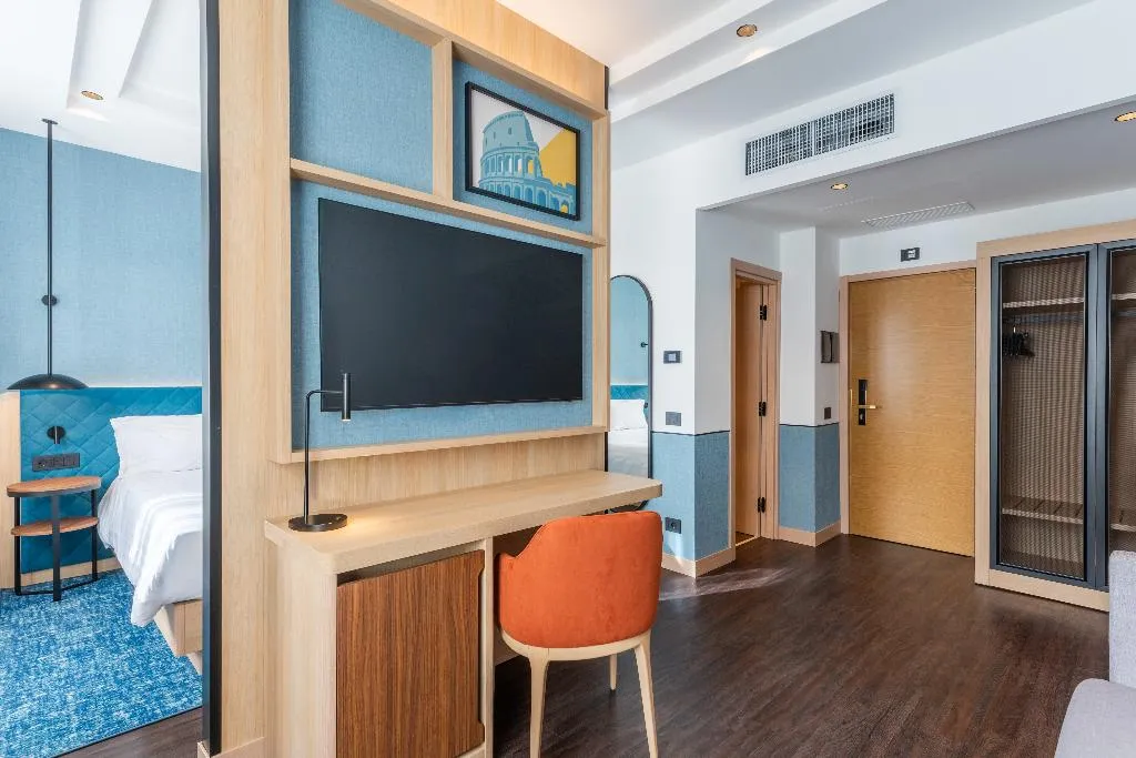 JUNIOR SUITE KING SIZE BED Room, Hilton Garden Inn Rome Colosseum, Rome
