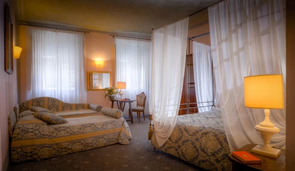 TRIPLE CLASSIC Room, Palazzo Dal Borgo, Florence