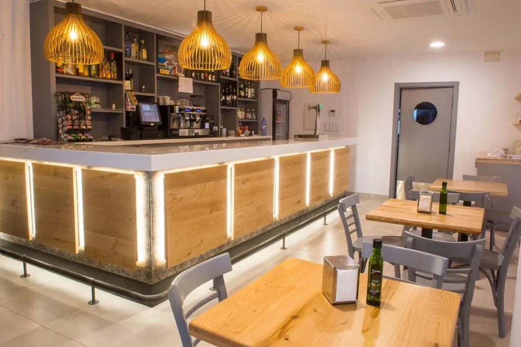 Restaurant, Hostal Restaurante La Isla S.L., Menorca