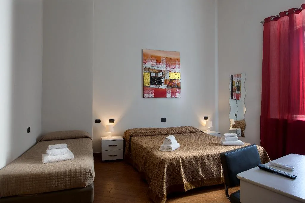 TRIPLE STANDARD Room, Hotel Diamond, Naples