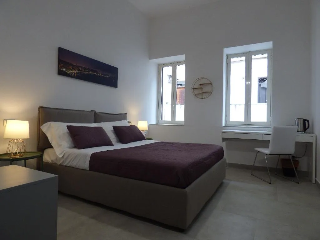 DOUBLE DELUXE Room, B&B Monteoliveto 33, Naples