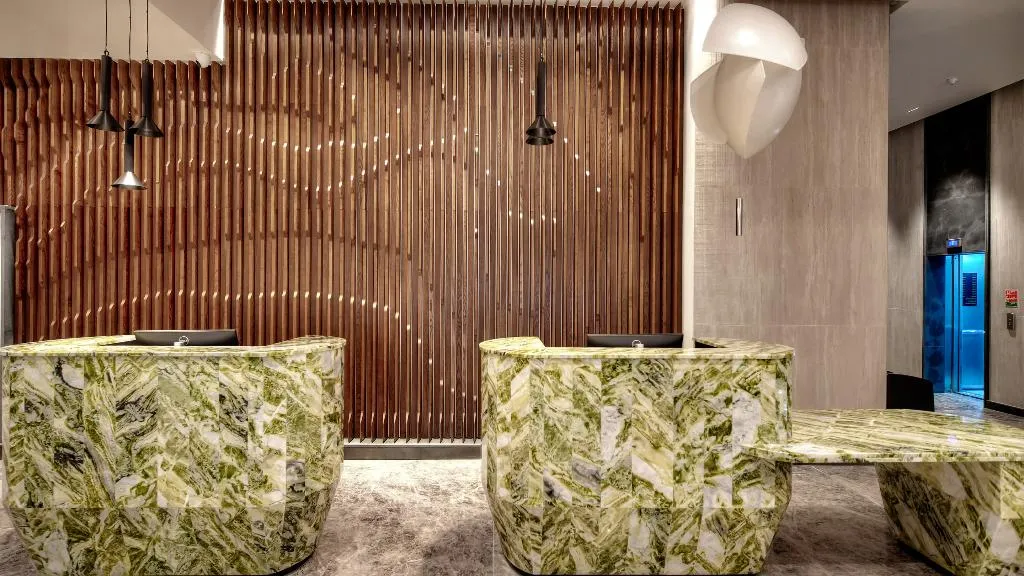 Lobby, Ax Odycy, Malta