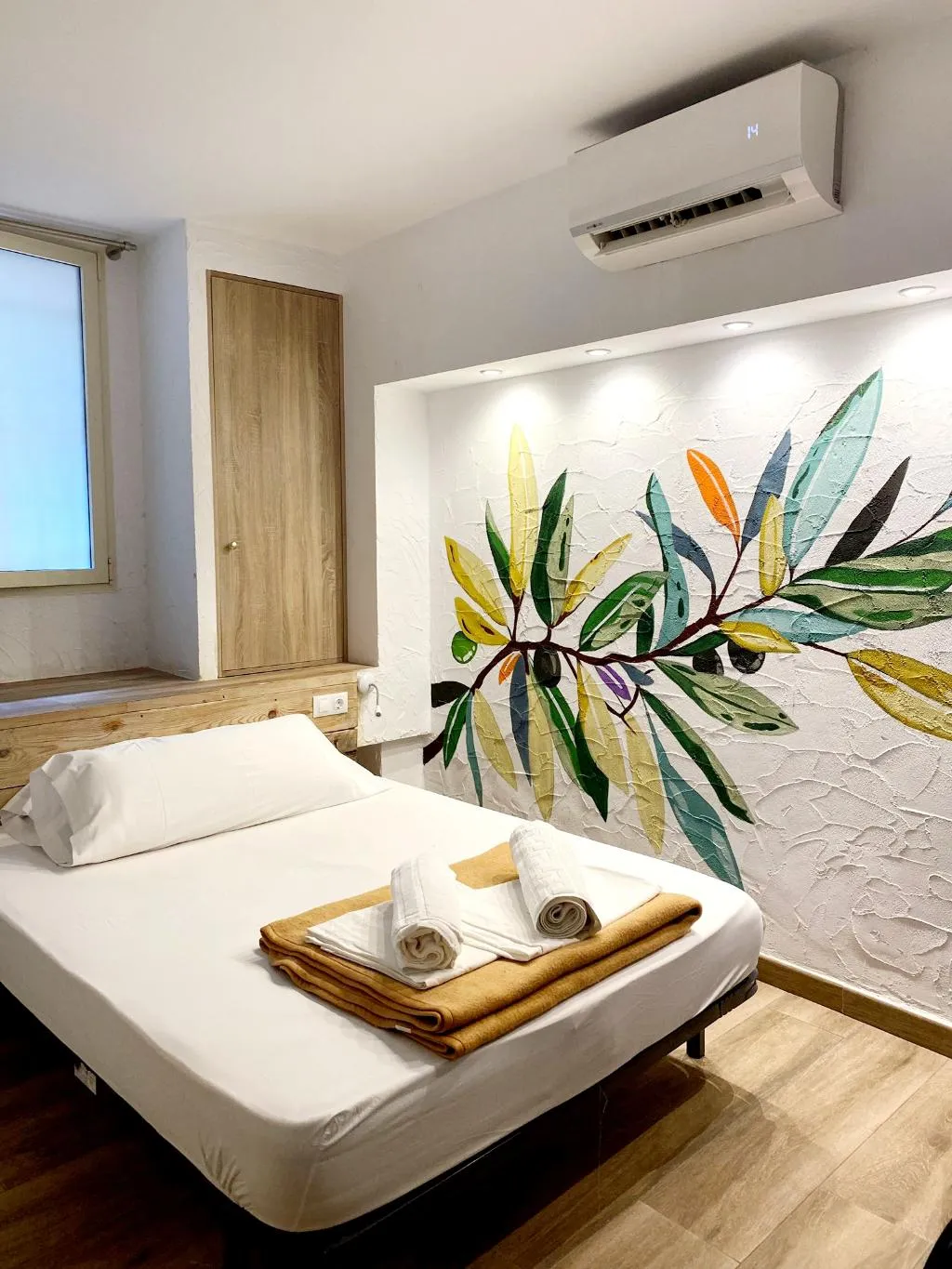 APARTMENT CAPACITY 6 Room, Y Hostel - Albergue Juvenil, Majorca
