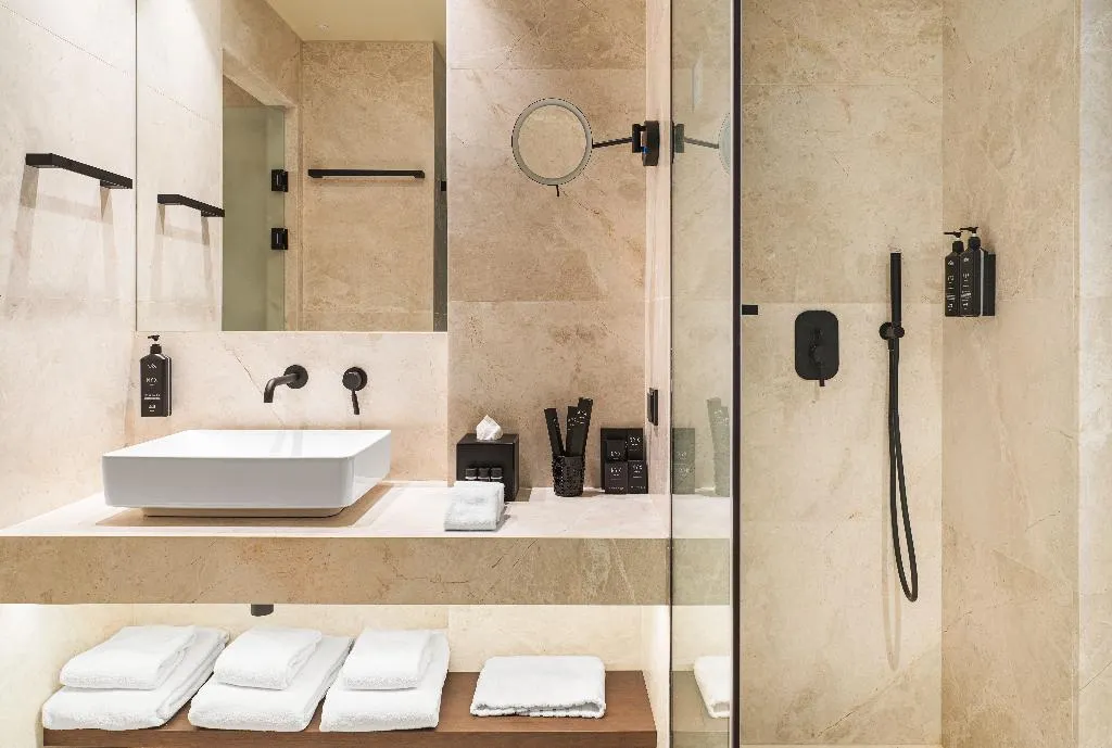 TRIPLE DELUXE Room, NYX Esperia Palace Athens by Leonardo Hotels, Athens