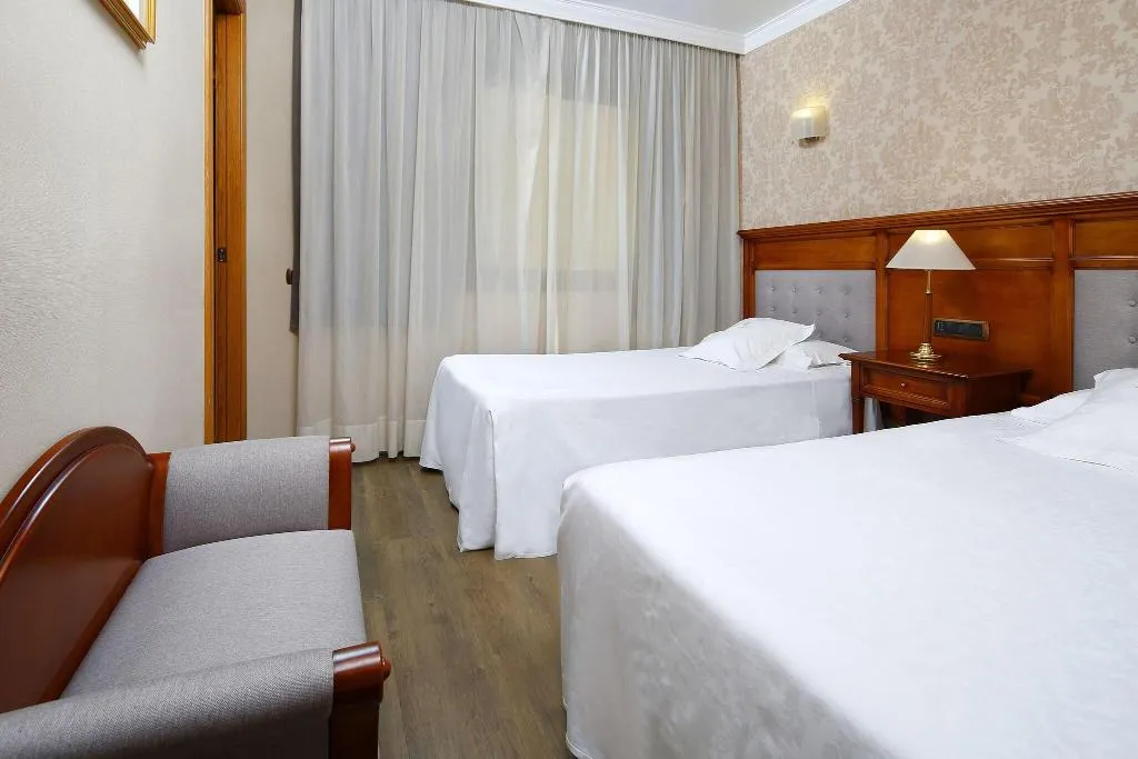 APARTMENT TWO DOUBLE BEDS Room, Hispanos 7 Suiza Apartament-Restaurant, Barcelona
