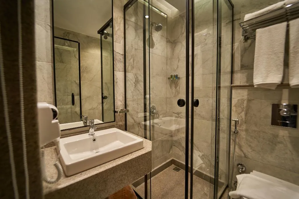 DOUBLE DELUXE Room, Gold's Pyramids Hotel, Cairo