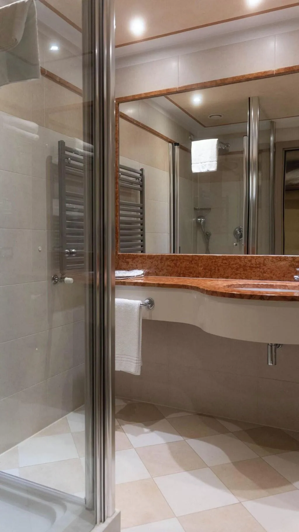 QUADRUPLE KING SIZE BED Room, Cruise, Milan
