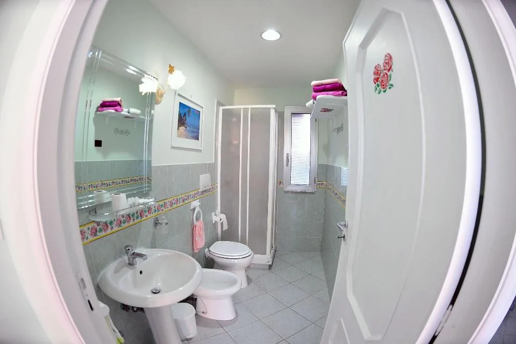 Room, B&B Le Cycas, Naples