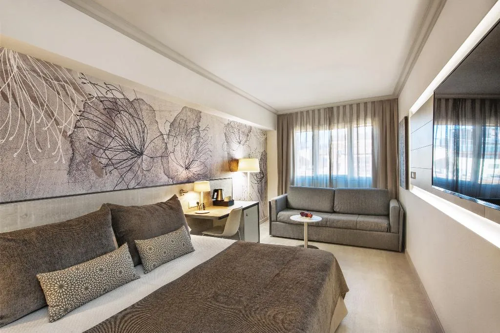 FAMILY ROOM DELUXE Room, Salles Hotel Pere IV, Barcelona