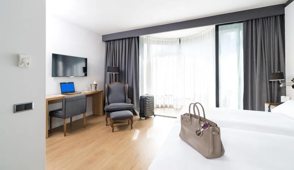 JUNIOR SUITE WITH DOUBLE BED Room, Guitart Grand Passage, Barcelona