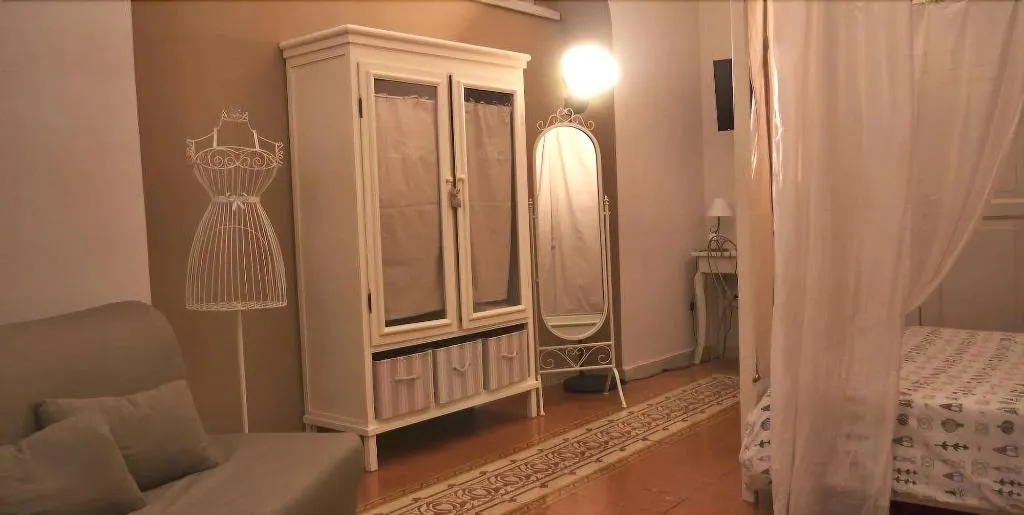 Room, B&B Napul'art, Naples