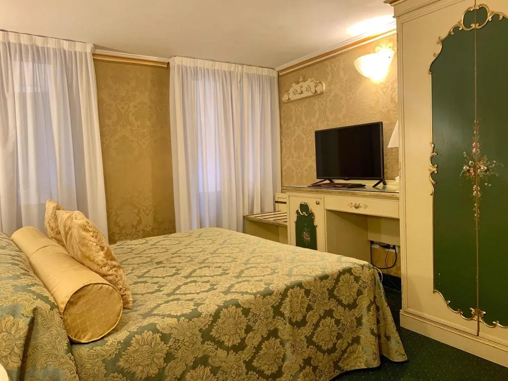 TRIPLE STANDARD Room, Becher, Venice