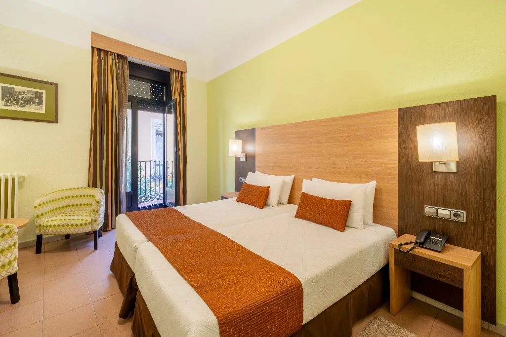 Double or Twin WITH BALCONY Room, Ballesta, Madrid