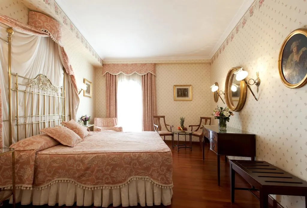 Room, Doña Maria, Seville