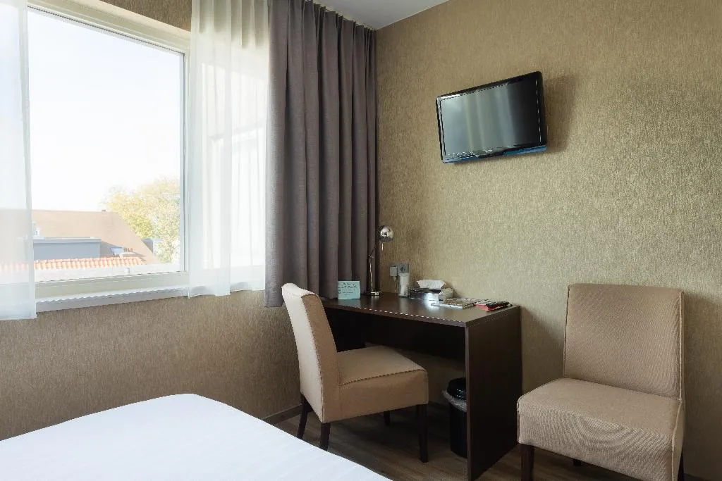 DOUBLE STANDARD Room, Espresso City Centre, Amsterdam