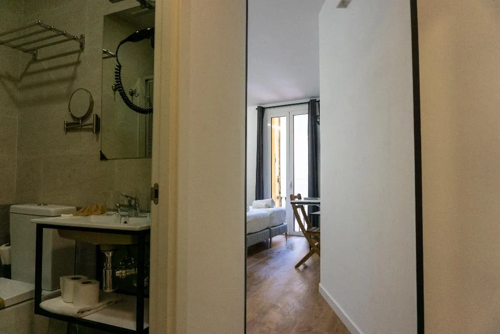 QUADRUPLE STANDARD Room, Fontanella Green House, Barcelona