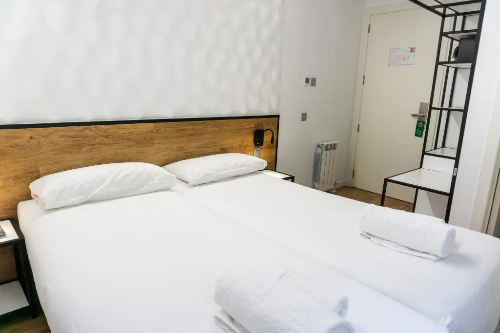 TWIN TWO BEDS Room, Fontanella Green House, Barcelona