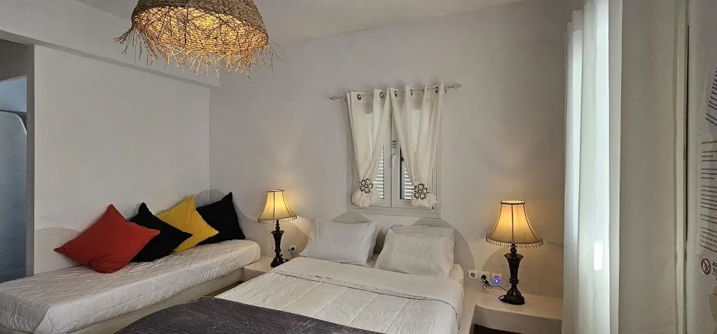 Room, Pleasure Beachside Studios, Santorini