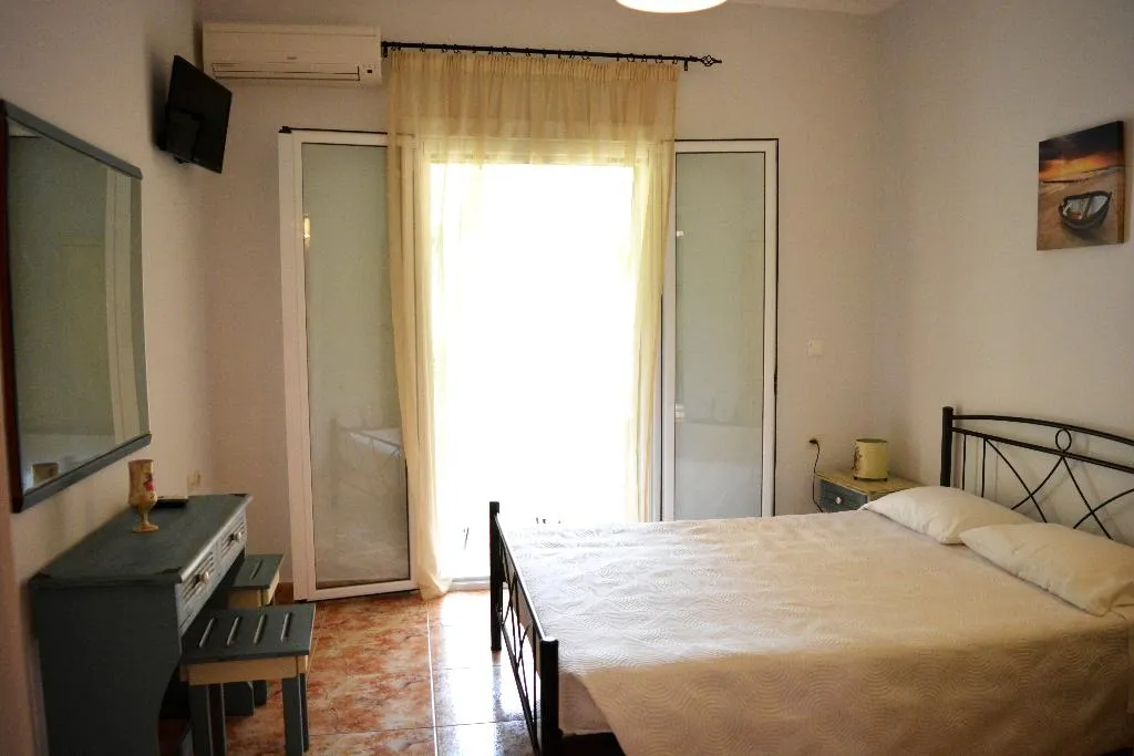 APARTMENT GARDEN VIEW Room, Apartments Despina, Corfu