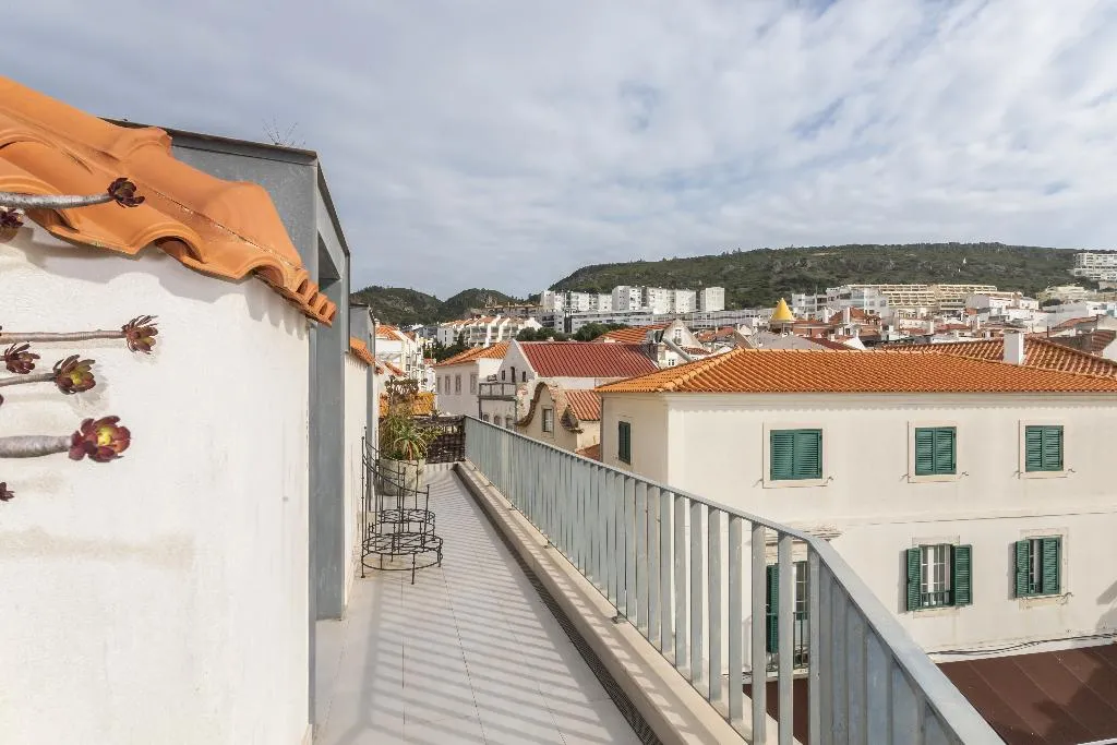 QUADRUPLE SUPERIOR WITH BALCONY Room, Casa Da Praça, Lisbon