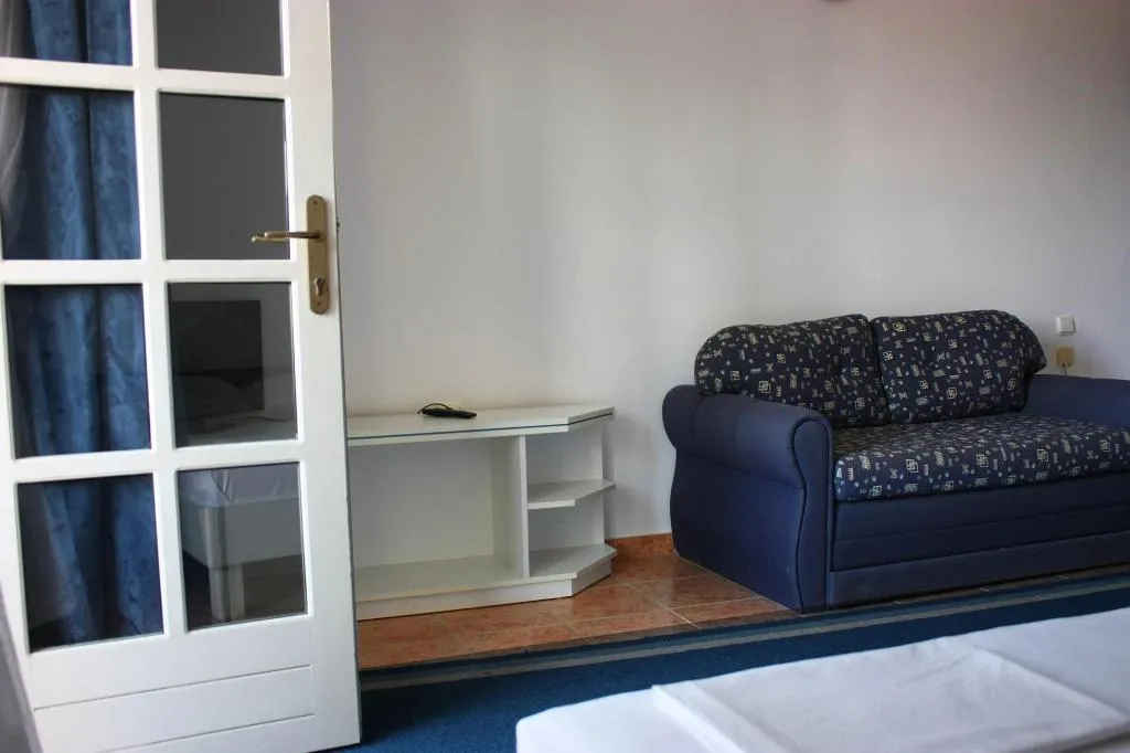 Room, Ivan, Split
