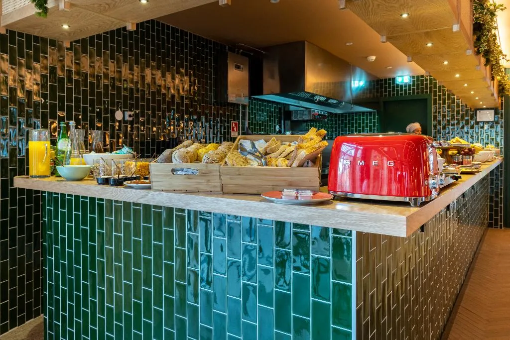 Restaurant, The Editory Garden Baixa Porto Hotel, Porto